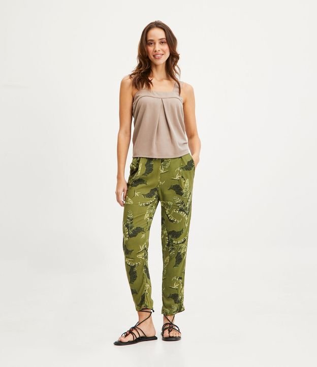 Pantalón Fluido en Viscosa con Estampa de Hojas