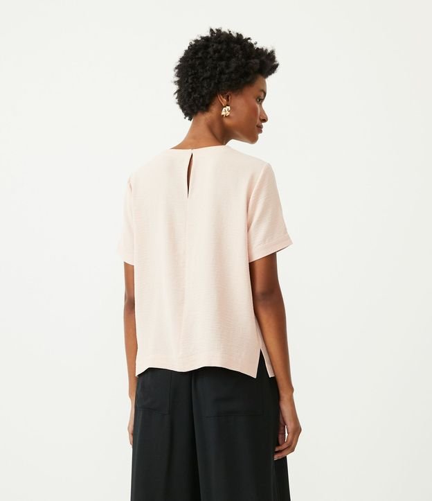 Blusa con Aberturas y Detalles de Pespuntes 2