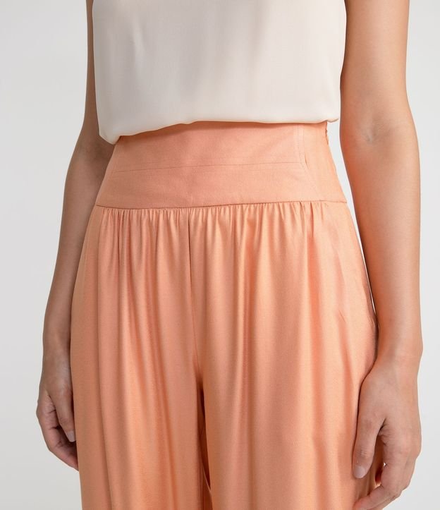 Pantalón Recto en Viscosa con Detalle en la Cintura y Bolsillos Frontales 3