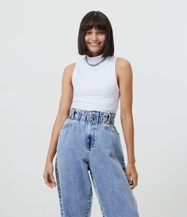 Blusa Cropped Básica sin Manga en Algodón con Cuello Alto