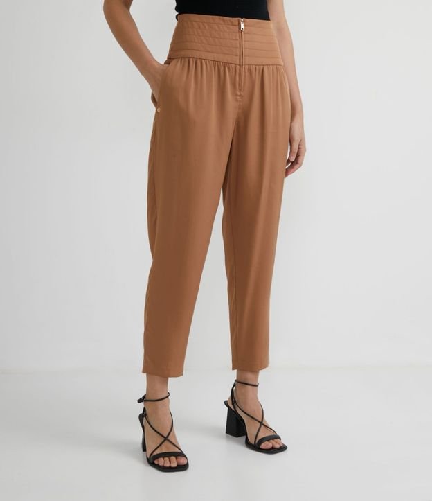 Pantalón en Liocel con Cintura Ancha y Pespuntado