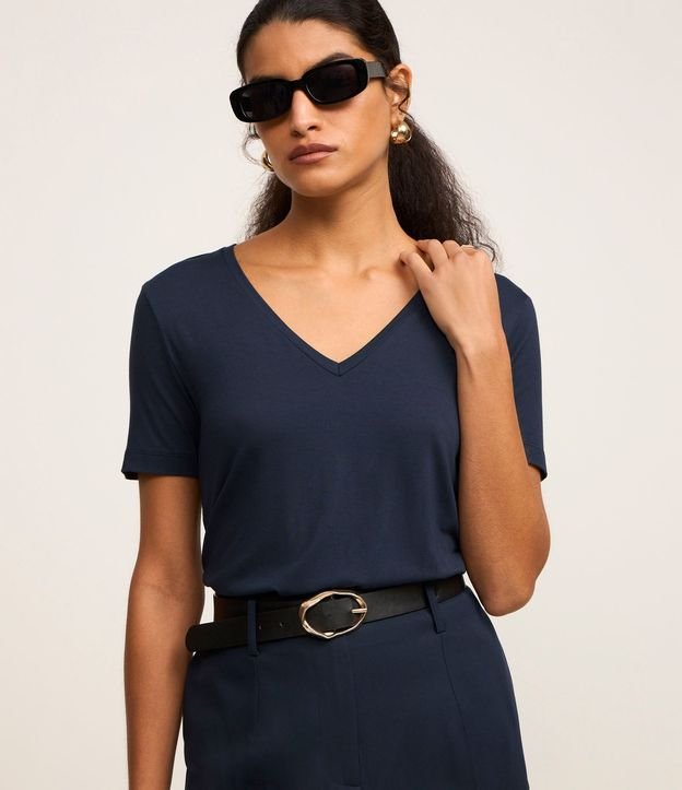 Blusa Básica en Viscosa con Escote V