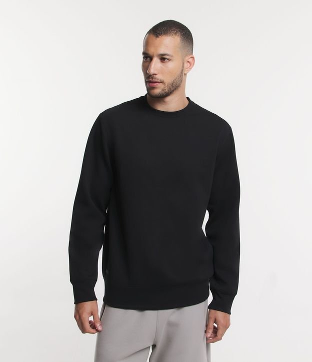Buzo Deportivo con Cuello Redondo y Etiqueta Aplicada 1