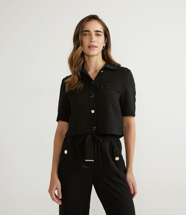 Camisa con Manga Corta y Bolsillos Delanteros Sin Estampado 1