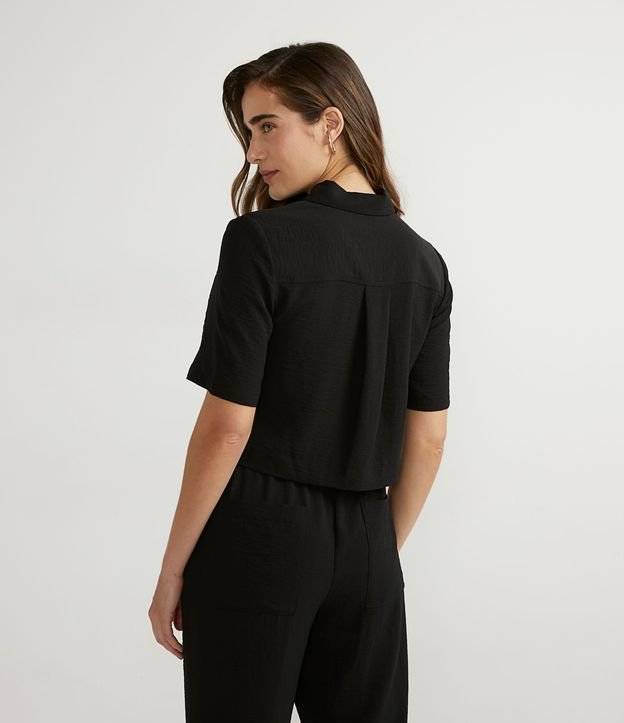 Camisa con Manga Corta y Bolsillos Delanteros Sin Estampado 2