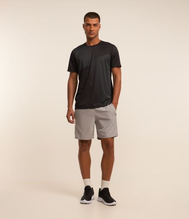 Remera Deportiva con Tecnologia Dry y Protección UV 2