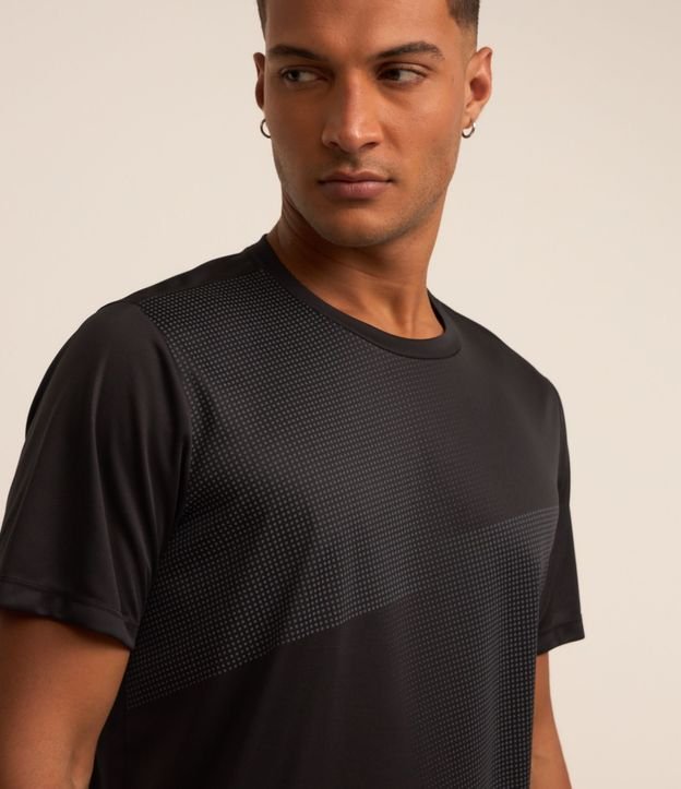 Remera Deportiva con Tecnologia Dry y Protección UV 4