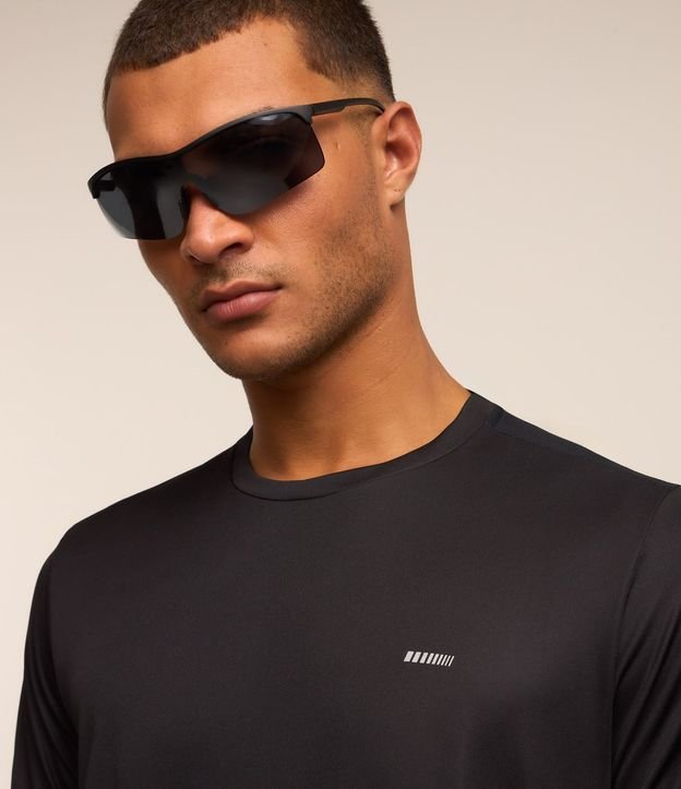 Remera Deportiva con Tecnología Dry e Detalles Reflectantes 3