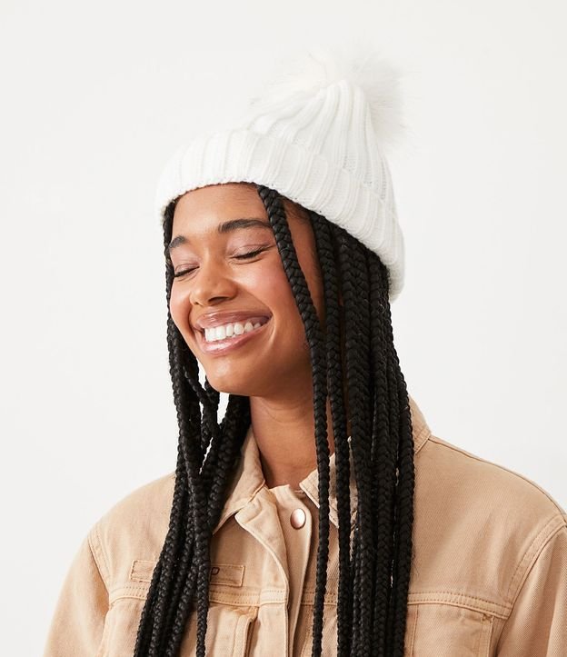 Gorro de Punto Acanalado con Pompón y Bajo Plegado