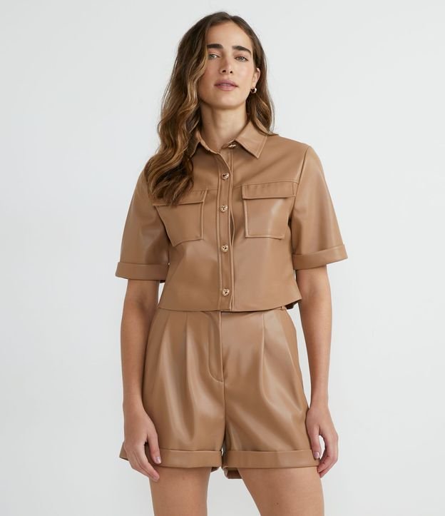 Camisa en Material Sintético con Botones de Corazón