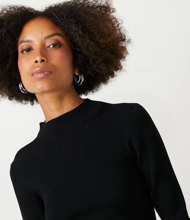 Blusa Básica en Tejido de Punto Acanalada con Cuello Alto 4