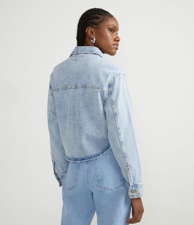 Camisa Cropped Jeans con Desgastes 2