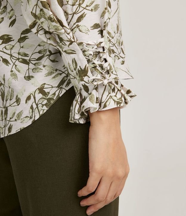 Blusa Amplia en Crepé con Estampado de Follajes 4