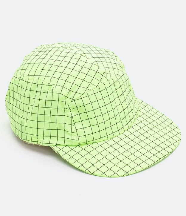 Gorra Ala Recta con Estampado Geométrico