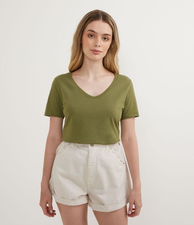 Remera en Algodón con Cuello V y Manga corta