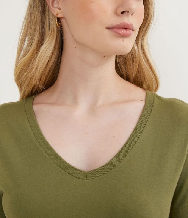 Remera en Algodón con Cuello V y Manga corta 3