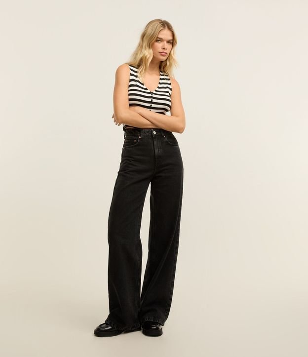 Pantalón Wide Leg Jeans con Tiro Alto y Bajo Corte a Hilo