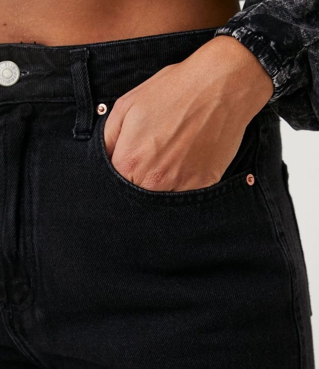 Pantalón Mom Jeans con Bolsos y Bajo Plegado 4