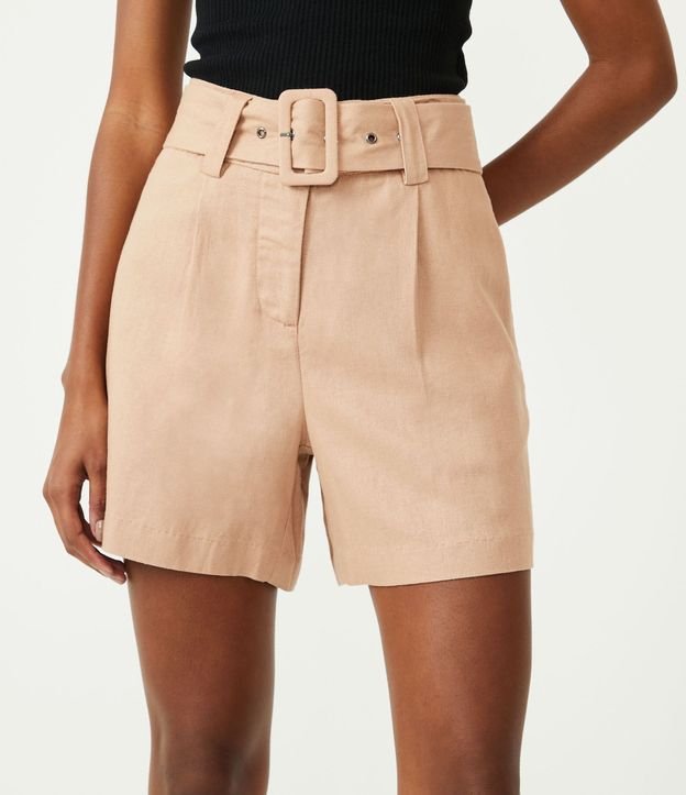 Short en Lino con Cinturón Hebilla y Pliegues 3