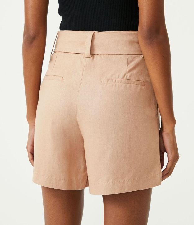 Short en Lino con Cinturón Hebilla y Pliegues 4
