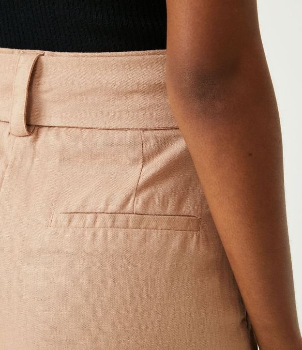 Short en Lino con Cinturón Hebilla y Pliegues 6