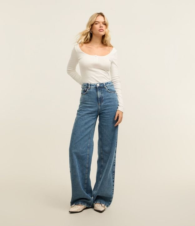 Pantalón Wide Leg Jeans con Cintura Alta y Pespontos Contrastantes