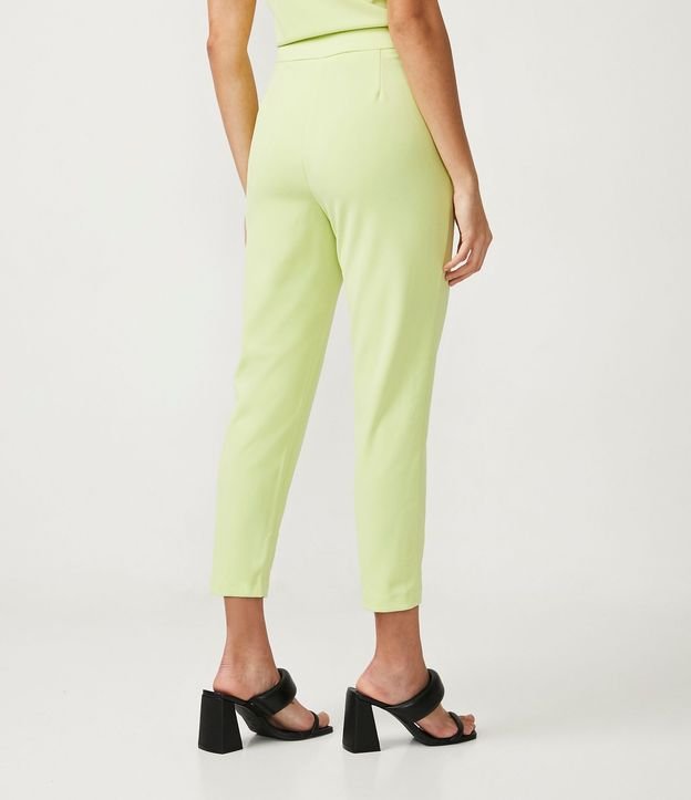 Pantalón Carrot en Crepé con Aro en la Cintura 3
