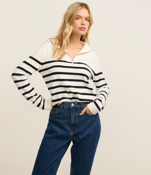 Pantalón Mom en Jeans con Cintura Alta y Costura Aparente 4