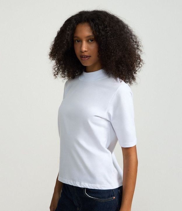 Blusa en Algodón con Cuello Alto y Manga Corta