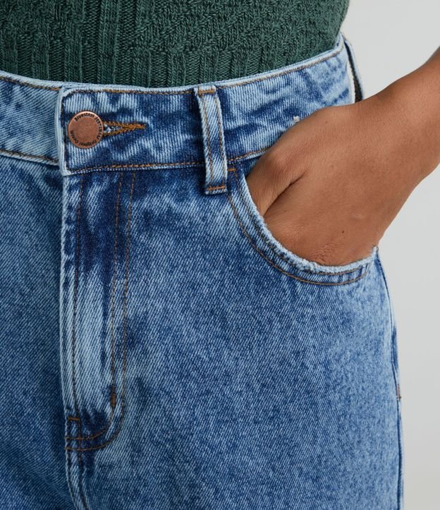 Pantalón Mom Básico Jeans con Cintura Alta y Bajo Plegado 1