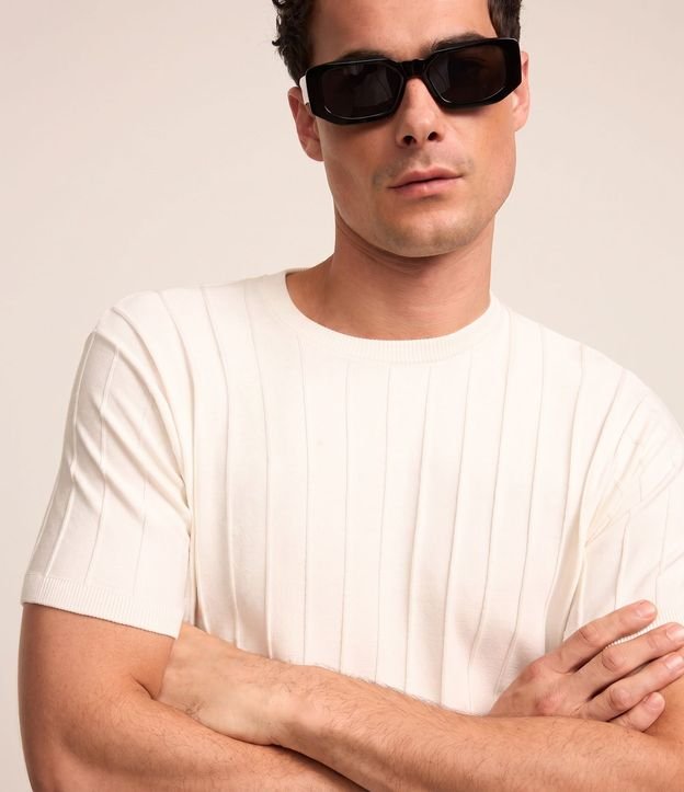 Remera Slim en Viscosa con Textura de Rayas y Manga Corta 4