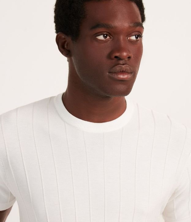 Remera Slim en Viscosa con Textura de Rayas y Manga Corta 6