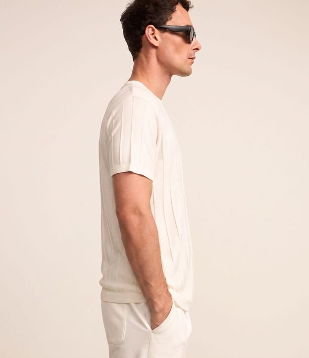 Remera Slim en Viscosa con Textura de Rayas y Manga Corta 8