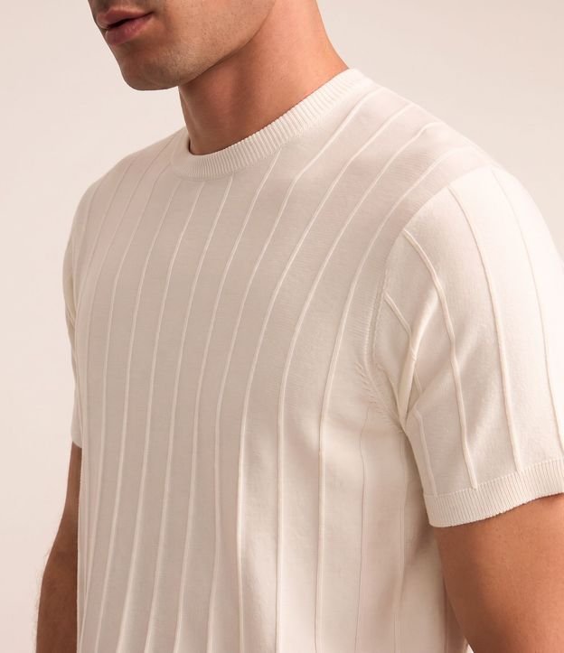 Remera Slim en Viscosa con Textura de Rayas y Manga Corta 9