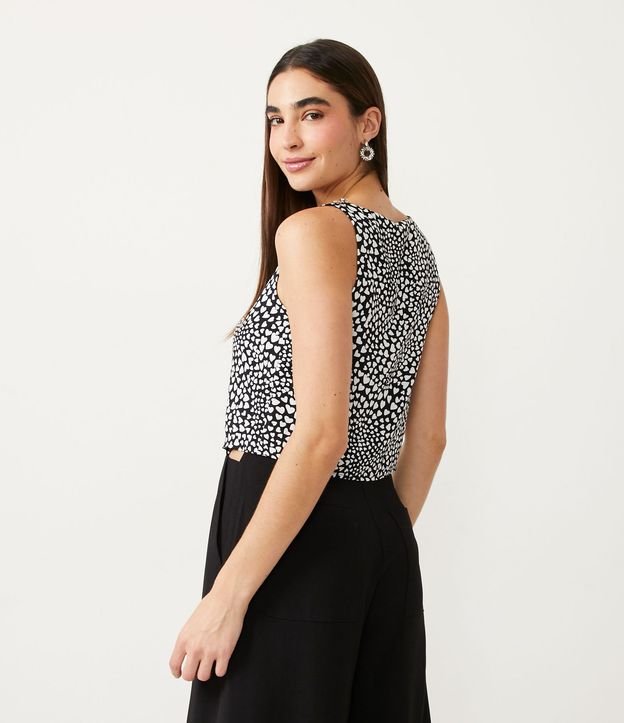 Blusa Corta con Estampado de Corazón y Detalle en Botón 3