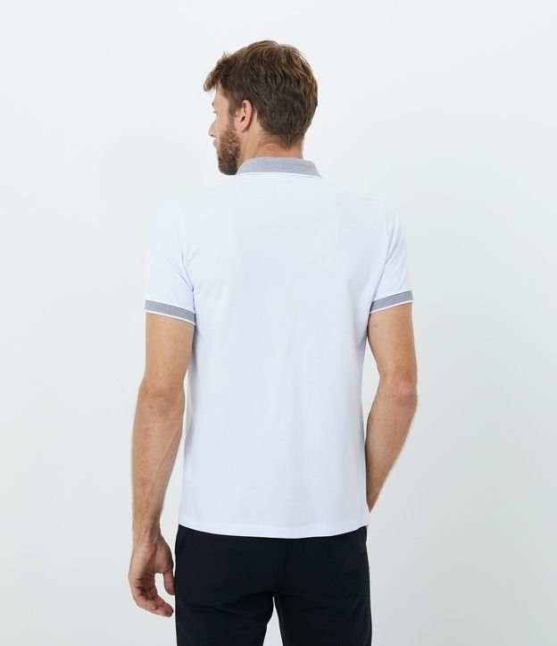 Polo Slim en Algodón con Botones y Detalles Contrastantes 4