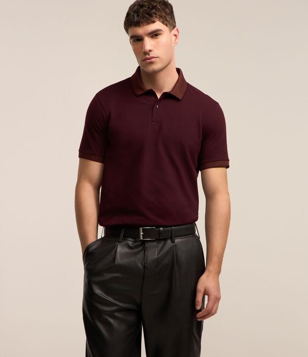 Polo Slim en Algodón con Botones y Detalles Contrastantes
