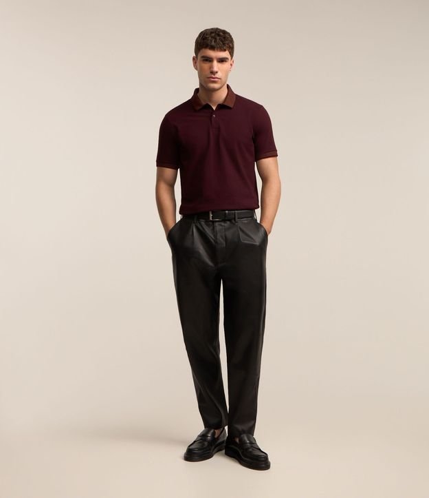 Polo Slim en Algodón con Botones y Detalles Contrastantes