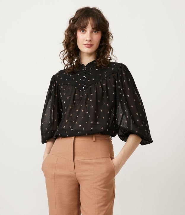 Blusa Ancha en Chiffon con Cuello Padre y Pala Frontal