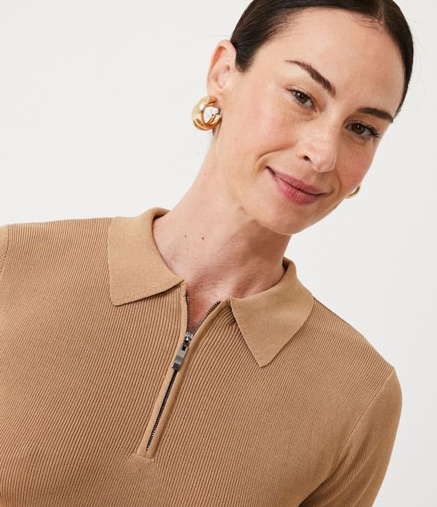 Blusa en Tejido de Punto con Mangas Cortas Cremallera en el Cuello 5