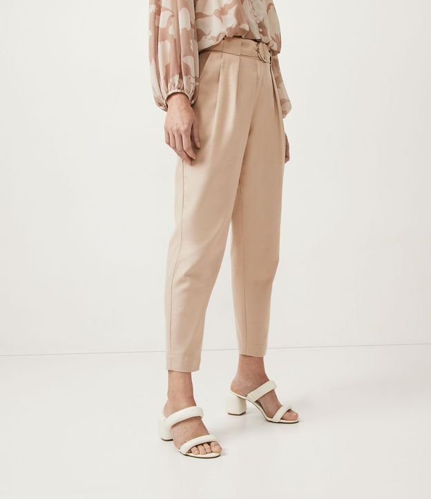 Pantalón Carrot en Algodón con Cinturón 2