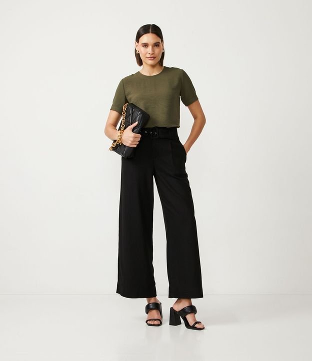 Blusa con Aberturas y Detalles de Pespuntes 2