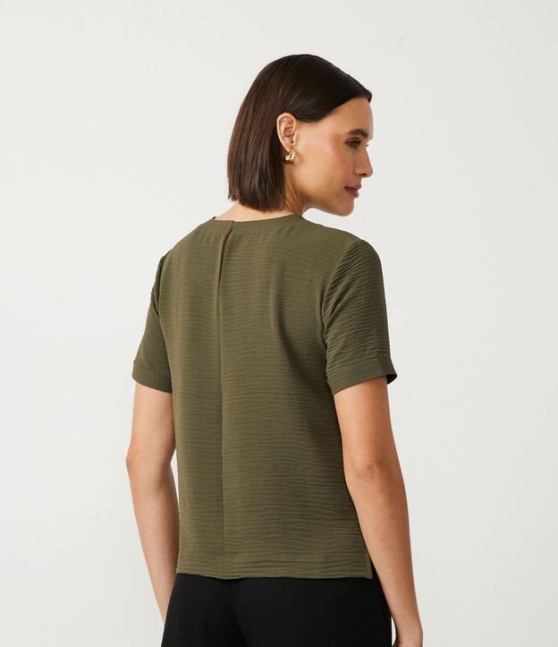 Blusa con Aberturas y Detalles de Pespuntes 3