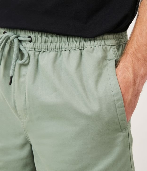 Bermuda en Sarga con Cintura Elástica y Cordón 5