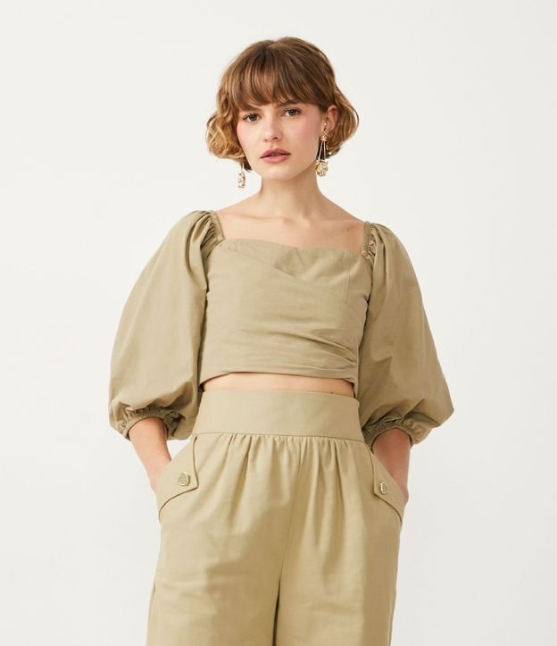 Blusa Cropped en Tricolina con Manga Abullonada y Lastex en la Espalda