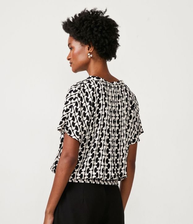 Blusa en Crepé con Estampado Geométrico 3