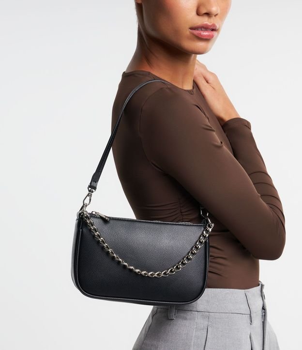 Cartera Transversal Baguette con Correa de Cadena 11