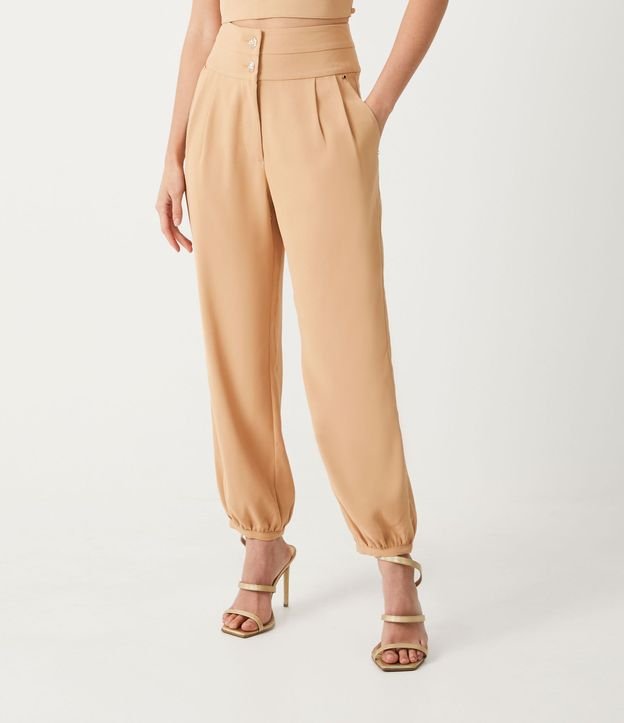 Pantalón Carrot en Crepé con Botones de León 2