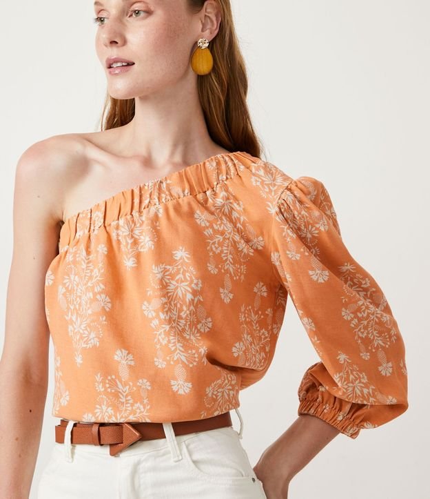 Blusa en Viscolino con Hombro Unico y Estampado de Follaje 4
