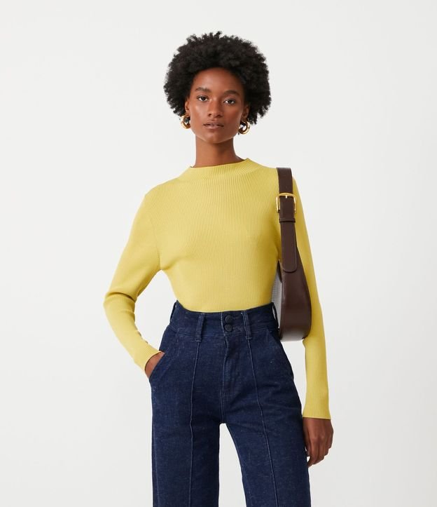Blusa Básica en Tejido de Punto Acanalada con Cuello Alto